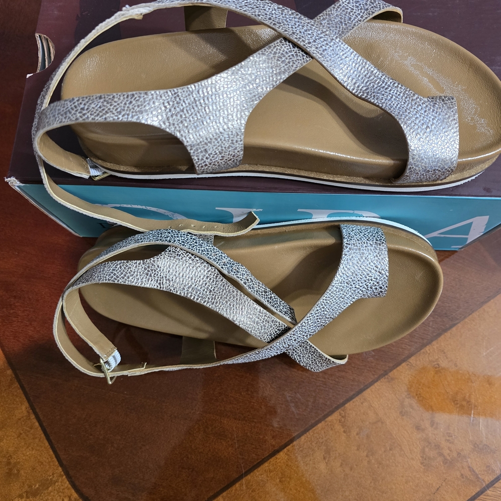 💋💋 DIBA TRUE Silver Metallic Strappy Sandals NWB Never Worn - Picture 6 of 7